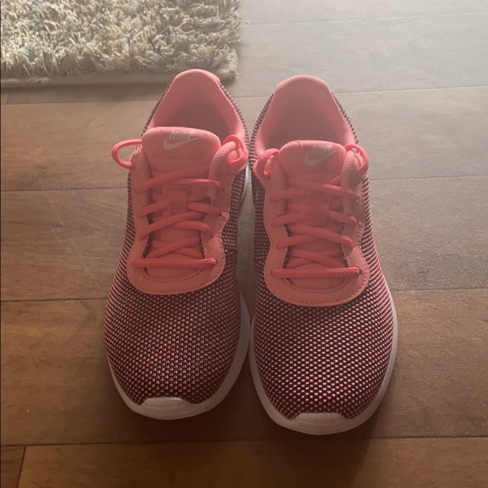 Nike Tanjun Sneakers Size 7.5